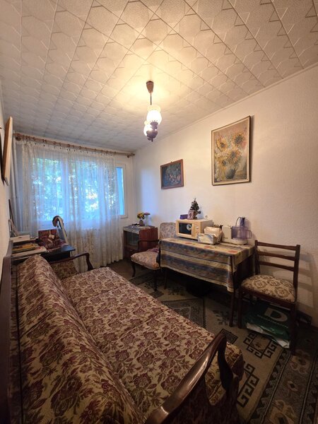 Titan, Strada Solidaritatii, 3 camere, etaj 1/4, zona verde si linistita.